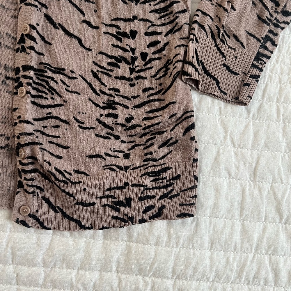 Cardigan Brand - Animal Print Cardigan - Picture 4 of 5